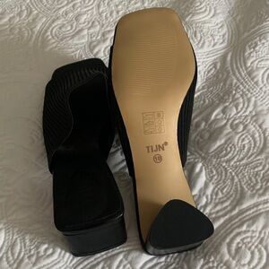 Black Square-Toe Block Heel Sandals